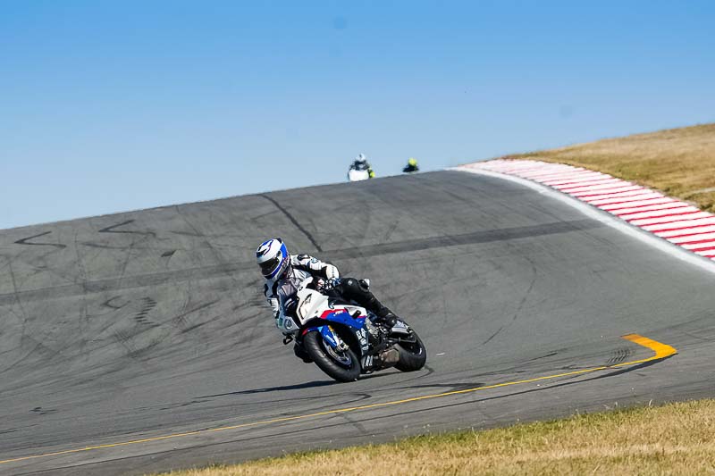donington no limits trackday;donington park photographs;donington trackday photographs;no limits trackdays;peter wileman photography;trackday digital images;trackday photos